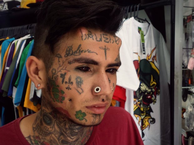 cuernos-tatuador-brasileiro