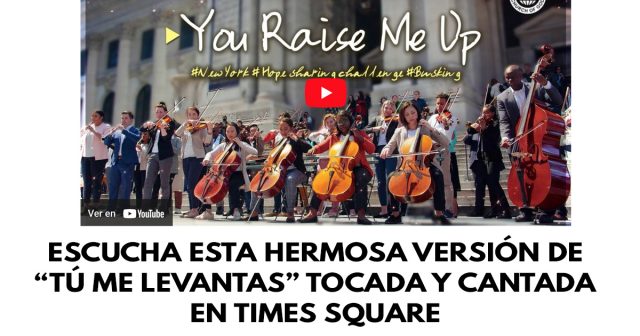 Escucha esta hermosa versión de “Tú me levantas” tocada y cantada en Times Square