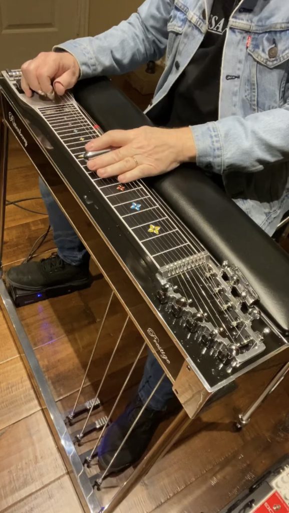 Guitarra de acero con pedal