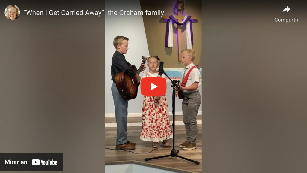Mira estos niños cantando y tocando guitarra para Dios