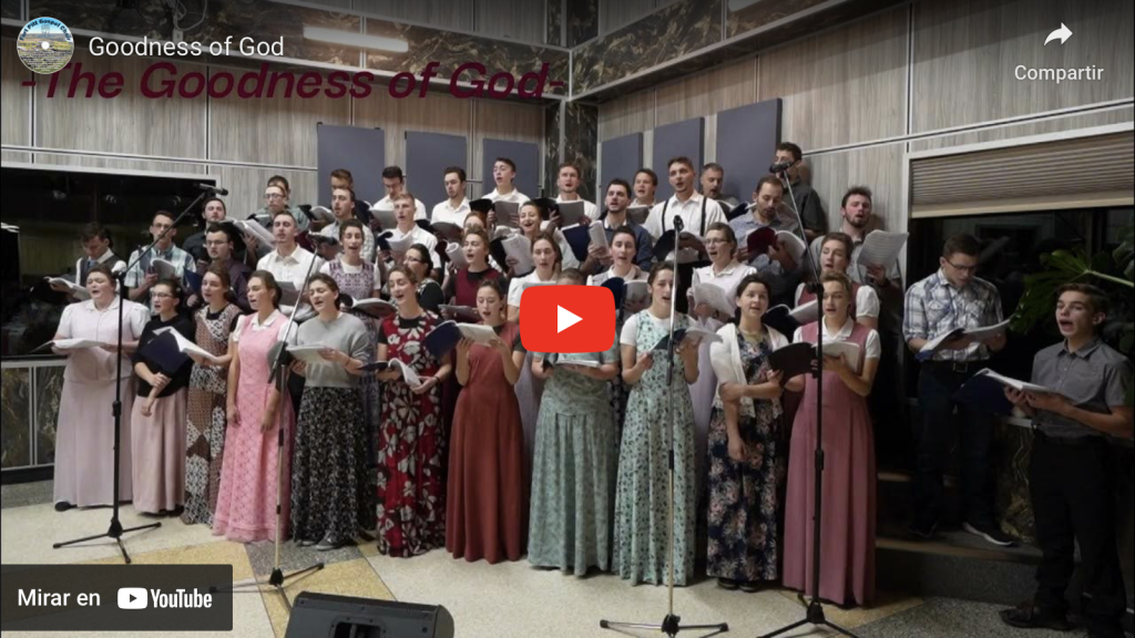 Coro de más de 40 personas canta “La bondad de Dios”