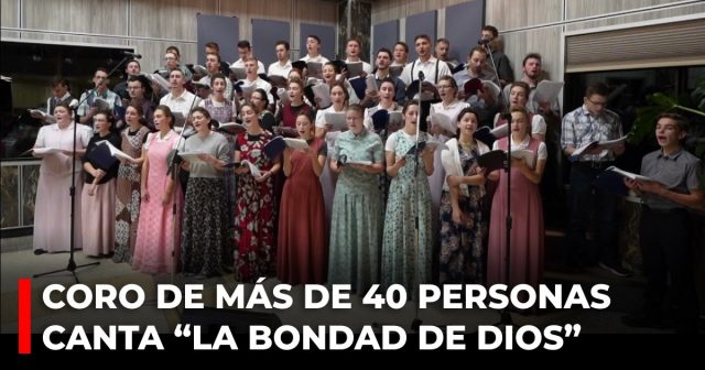 Coro de más de 40 personas canta “La bondad de Dios”