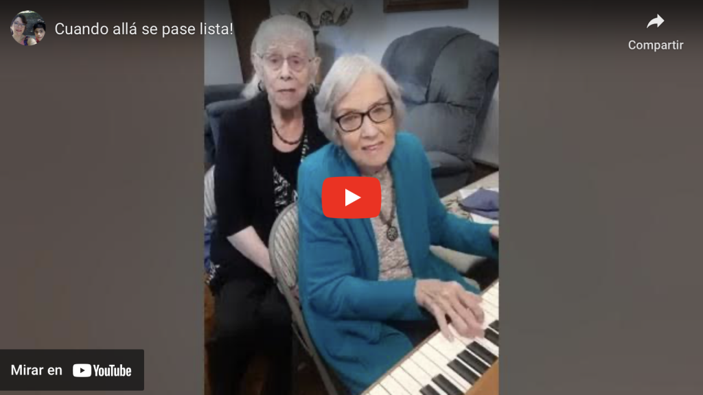 Abuelitas cantan y tocan en el piano “Cuando allá se pase lista”